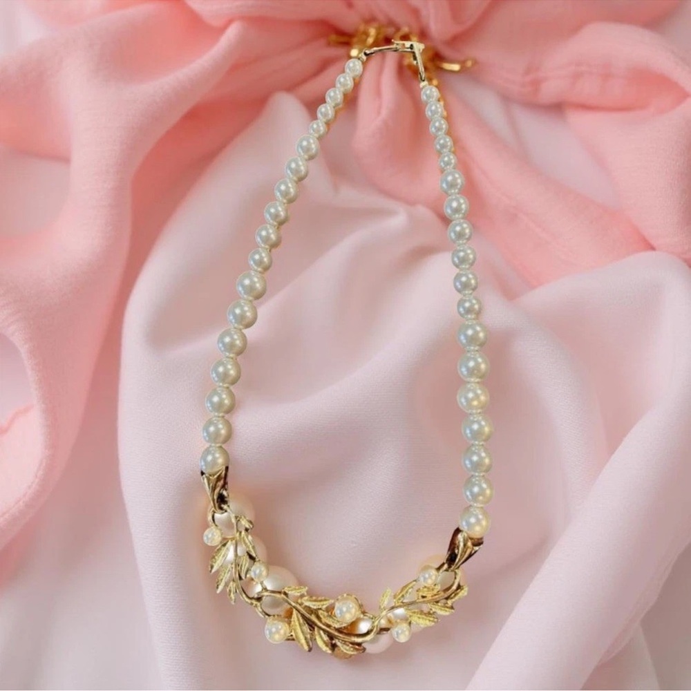 Napier Signed Faux Pearl & Leaf Cluster Necklace Vintage Collar Statement MCM